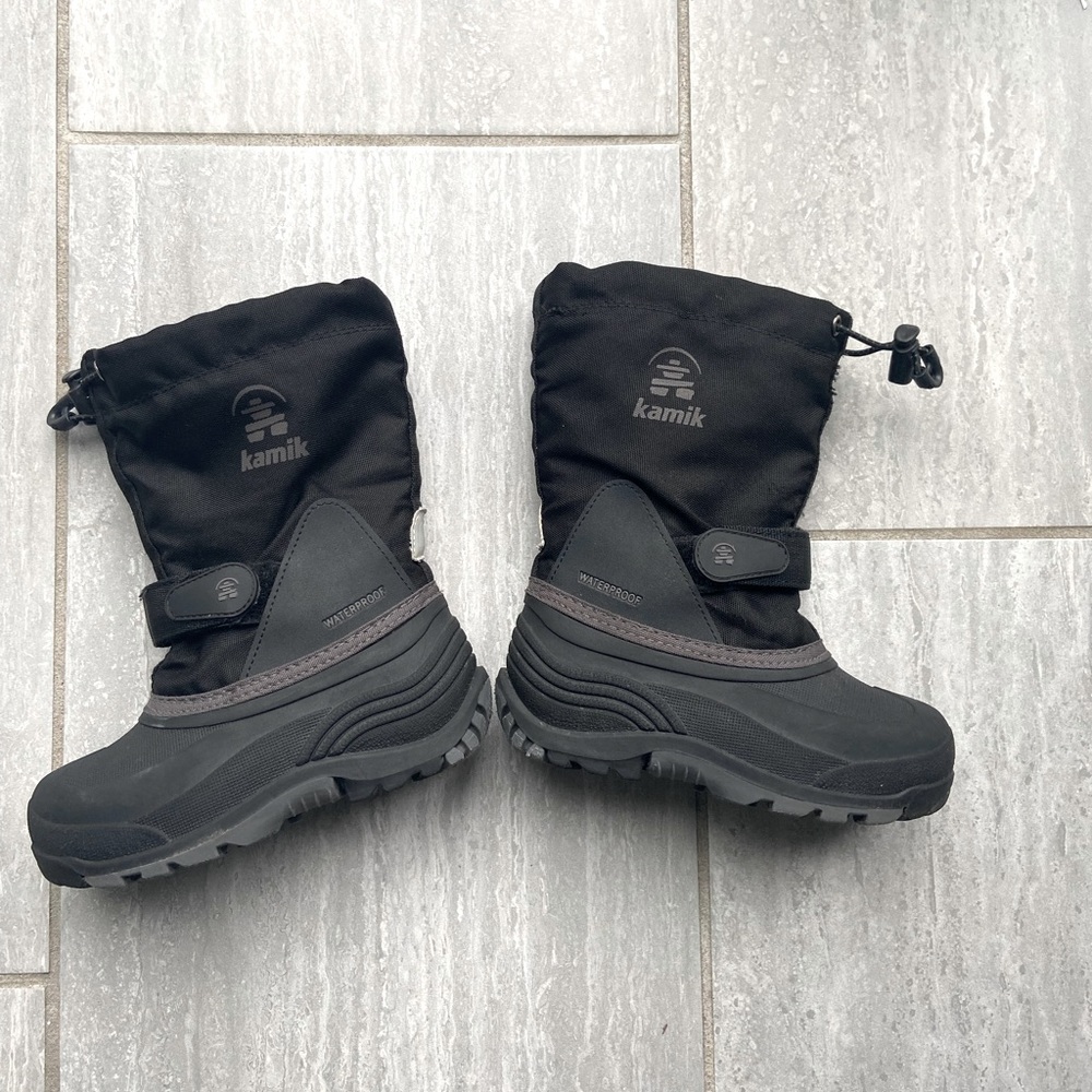 Kamik snow boots size 11 ( little kids )